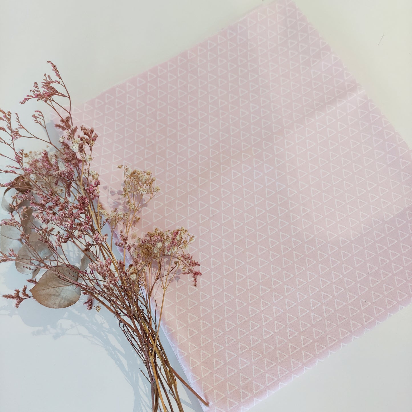 Manta triangle rosa pastel