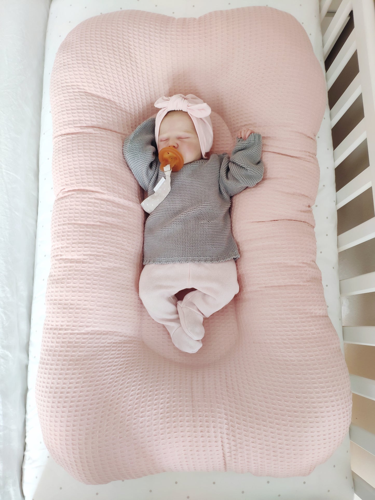 Dulzura y protección en cada sueño: Nido Colecho Tapizkids® Estrellas y Rosa, el espacio perfecto para tu bebé.